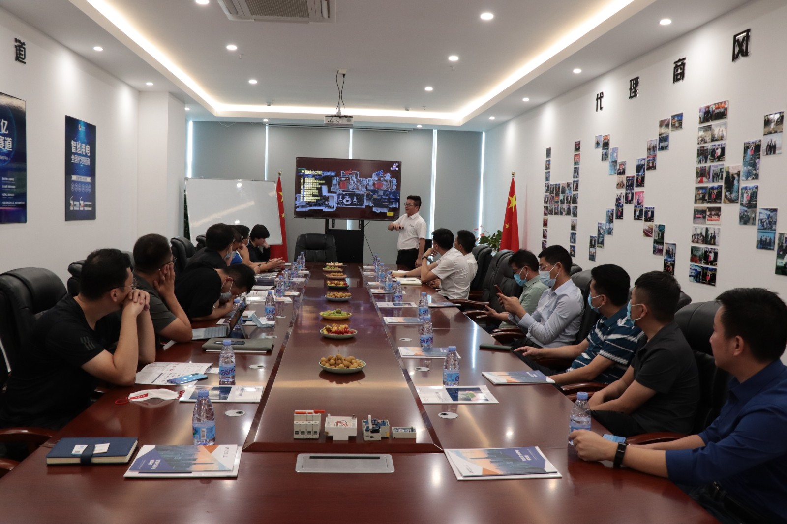 新奥能源集团领导一行莅临BAT365线上平台科技参观指导
