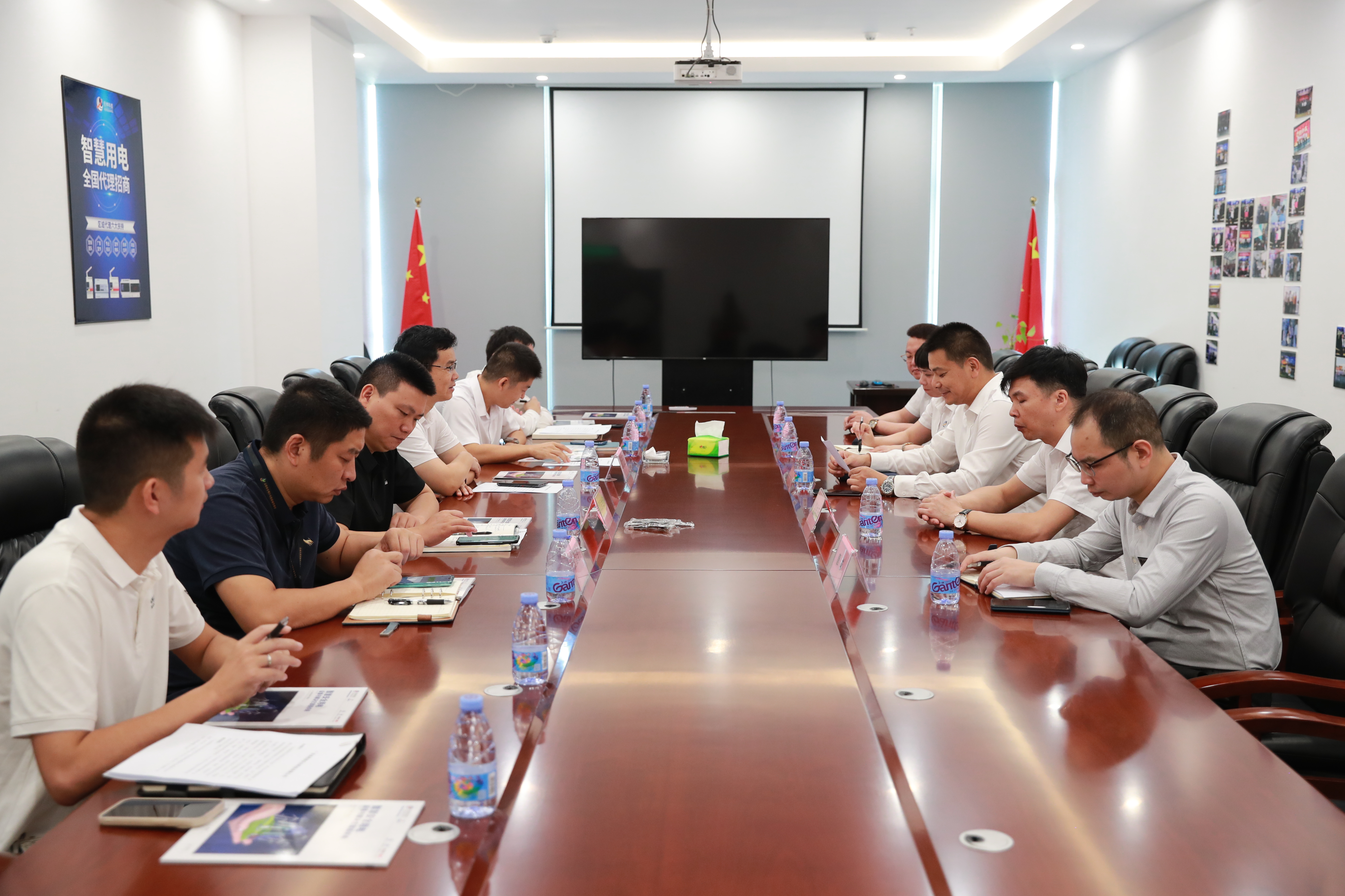 深圳市光明区凤凰街道党工委领导走访BAT365线上平台科技
